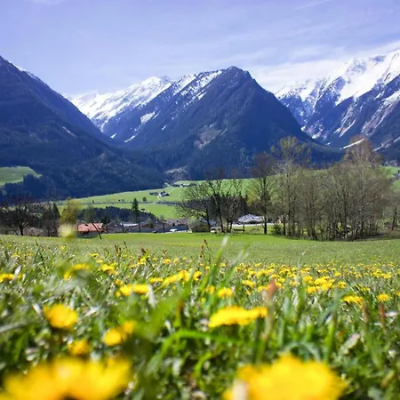 Apartmán Apartment In Hohe Tauern With Mountain Views, Cleaning Included